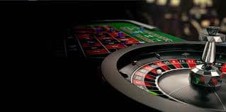 77r platform interface showing sportsbook, live dealer, slots, and esports categories on mobile device