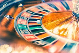 77r game categories display showing Liga 1, live dealer tables, Aviator slot, and Mobile Legends esports